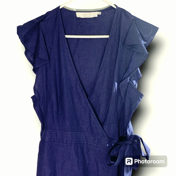 NWOT ASTR the label Euphoria Navy Linen wrap flutter midi dress, size Medium - Picture 3 of 12